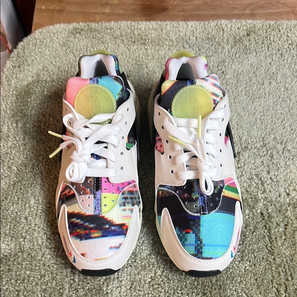 Women’s Nike Air Huarache SE multi color/ white phantom